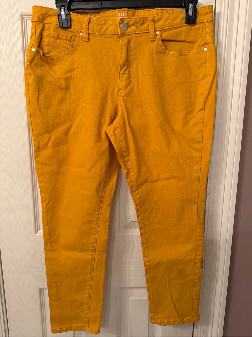 a.n.a Skinny Jeans in Vibrant Mustard
